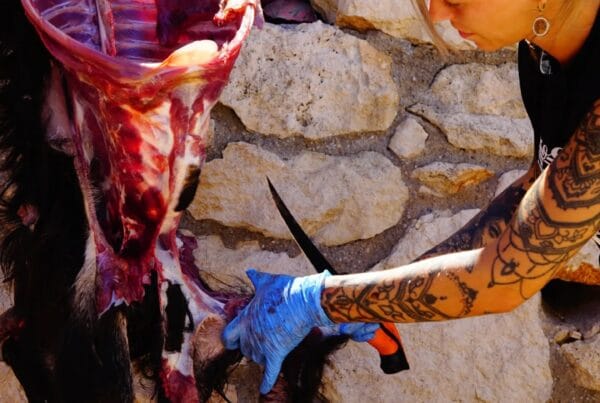 a woman holding a animal, meva, skórowanie zwierzęcia